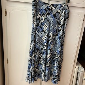 NWT EMMA JAMES REVERSIBLE SKIRT. Size 16. Shades of grey/blue w/black. BEAUTIFUL